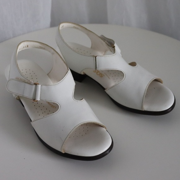 SAS White Sandals / 6.5 - Picture 11 of 13